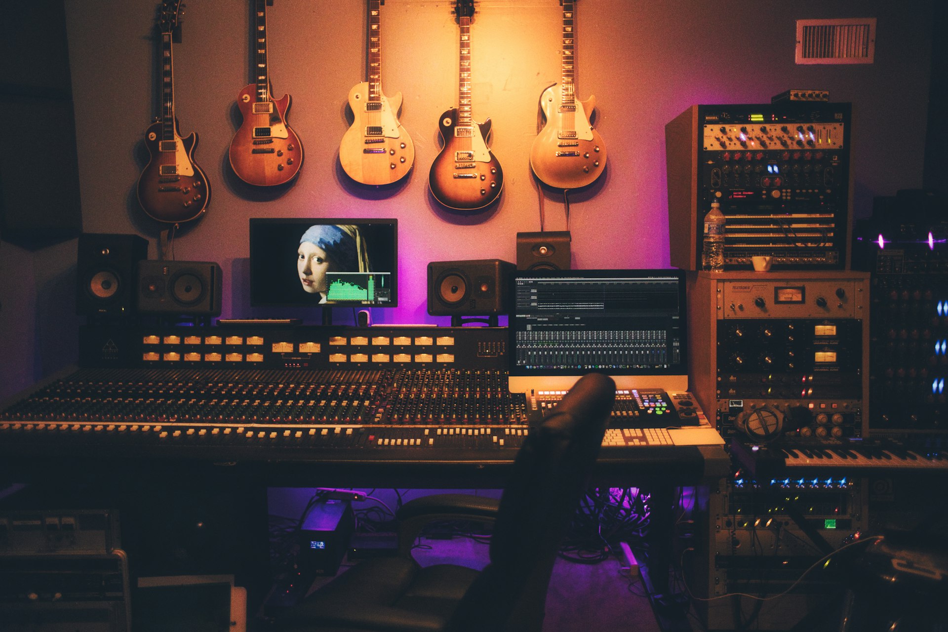 RAY — Music & Entertainment